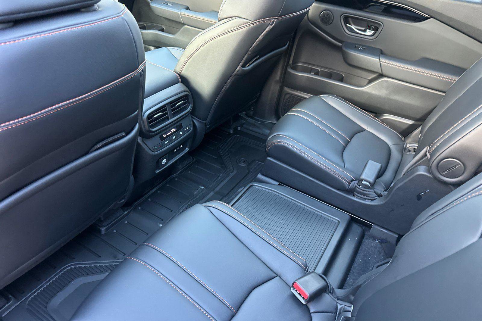 New 2025 Honda Pilot TrailSport image 9