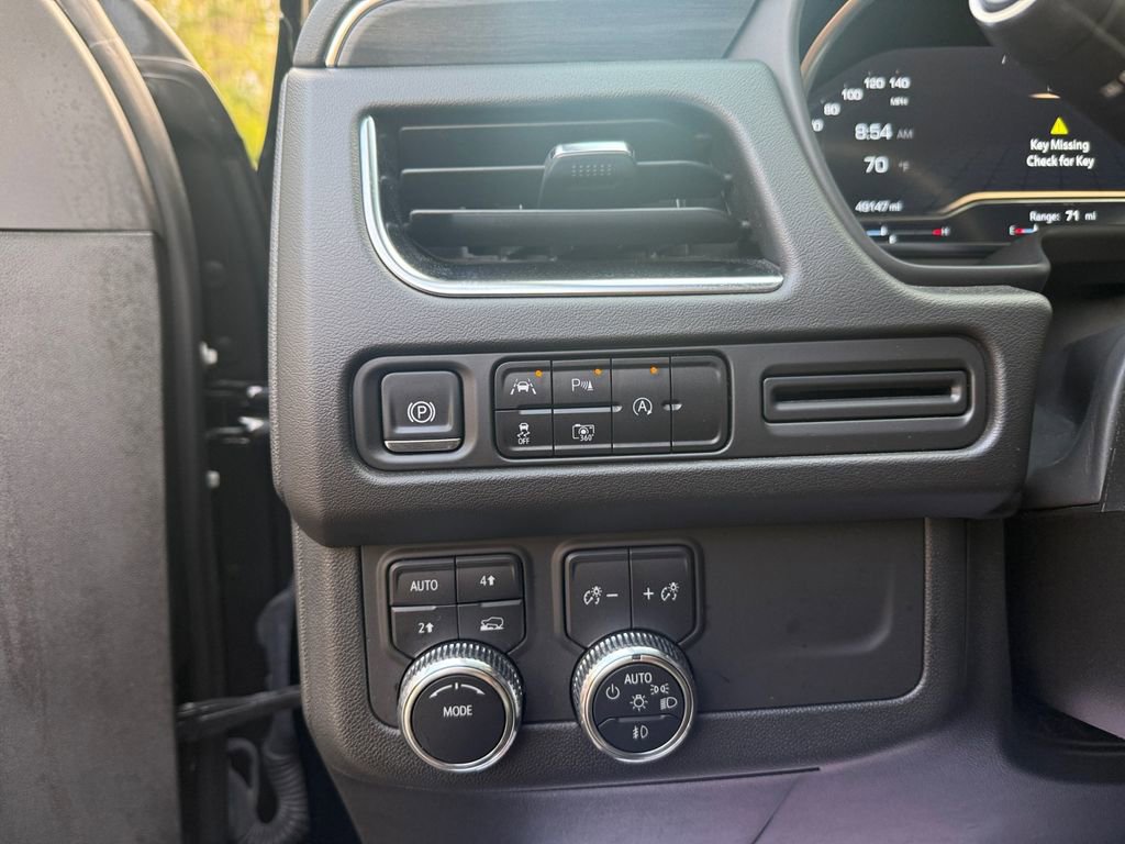 Used 2024 GMC Yukon XL SLT w/ SLT Luxury Package image 18