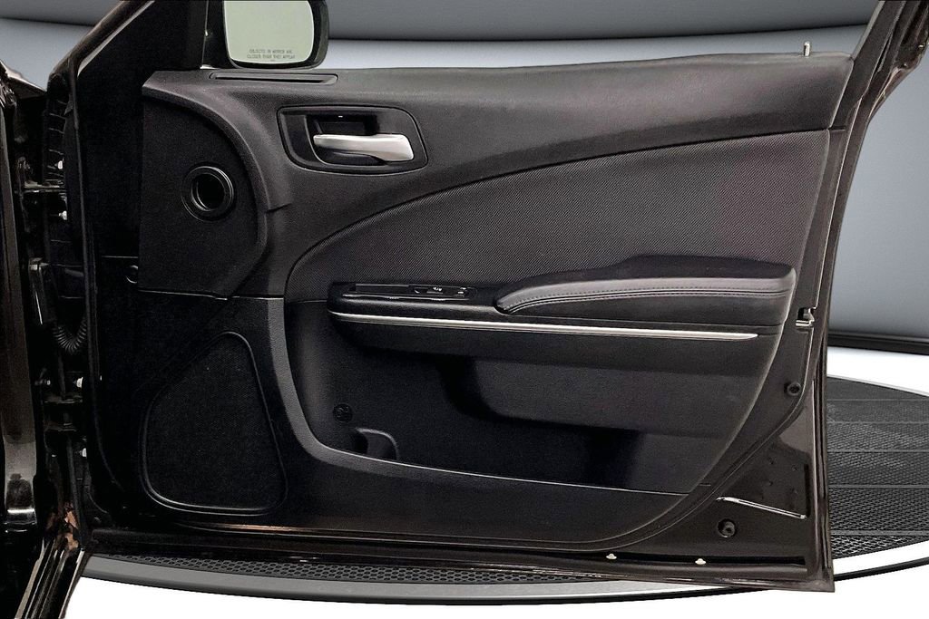 Used 2016 Dodge Charger SE w/ Power Sunroof Group image 28