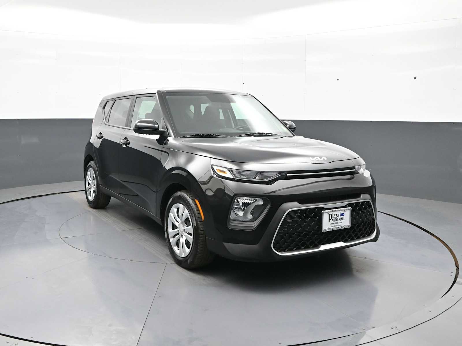 Used 2022 Kia Soul LX FWD image 2
