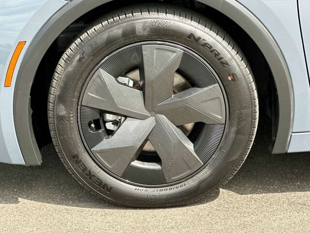 Used 2024 Toyota Prius LE FWD image 33
