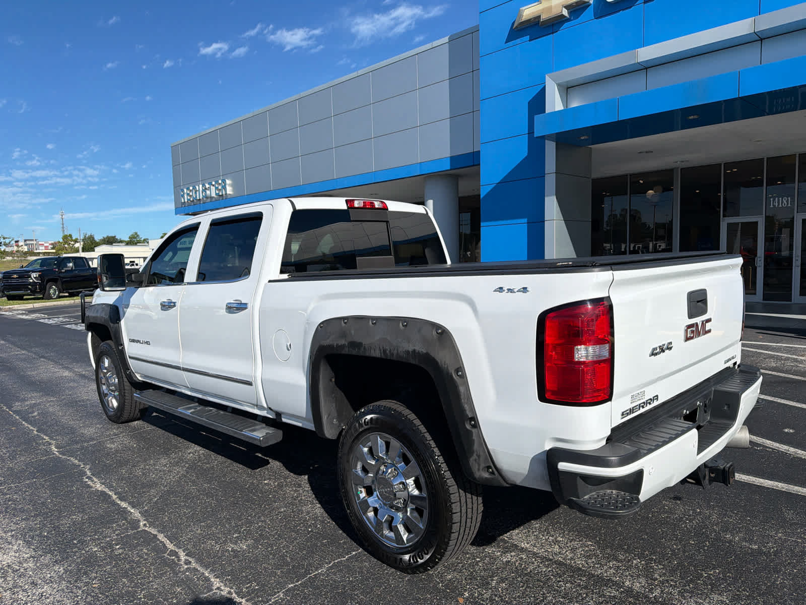 Used 2017 GMC Sierra 2500 Denali w/ Duramax Plus Package AWD/4WD image 3