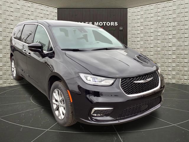 New 2026 Chrysler Pacifica Select image 2