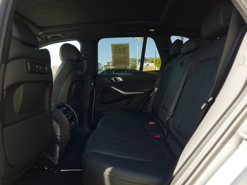 Used 2023 BMW X5 xDrive40i w/ Climate Comfort Package image 9