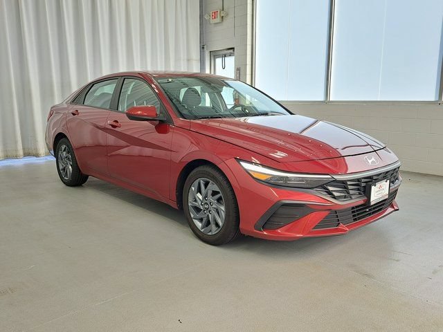 Used 2024 Hyundai Elantra SEL FWD image 4