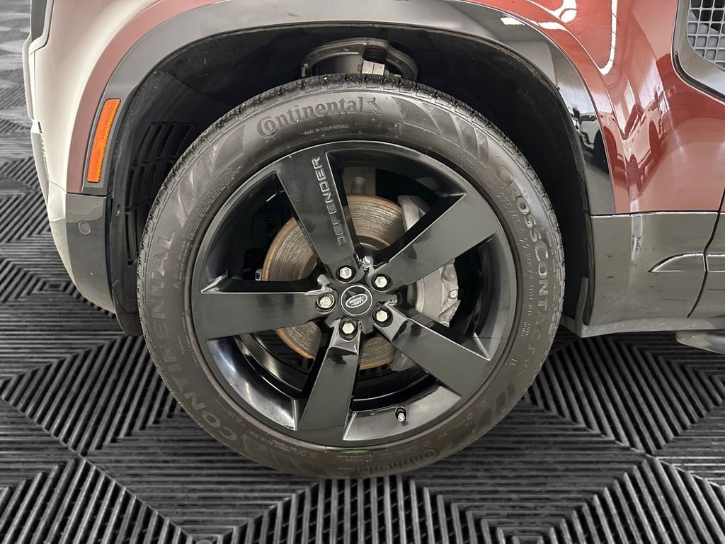 Used 2024 Land Rover Defender 130 X-Dynamic SE image 13