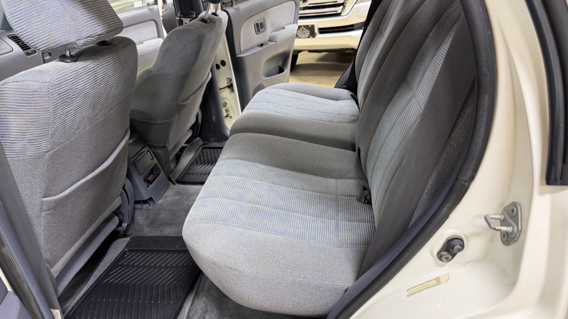 Used 2000 Toyota 4Runner SR5 w/ Upgrade Value Pkg 4 AWD/4WD image 23