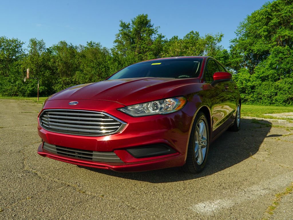 Used 2018 Ford Fusion SE w/ Fusion SE Technology Package FWD image 6