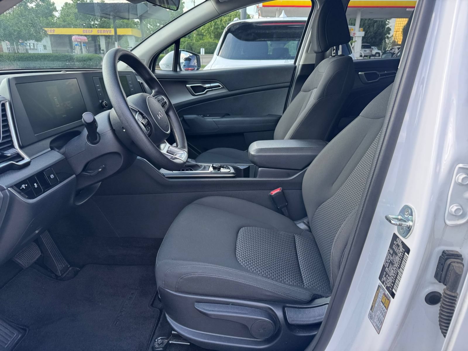 Used 2025 Kia Sportage LX AWD/4WD image 25