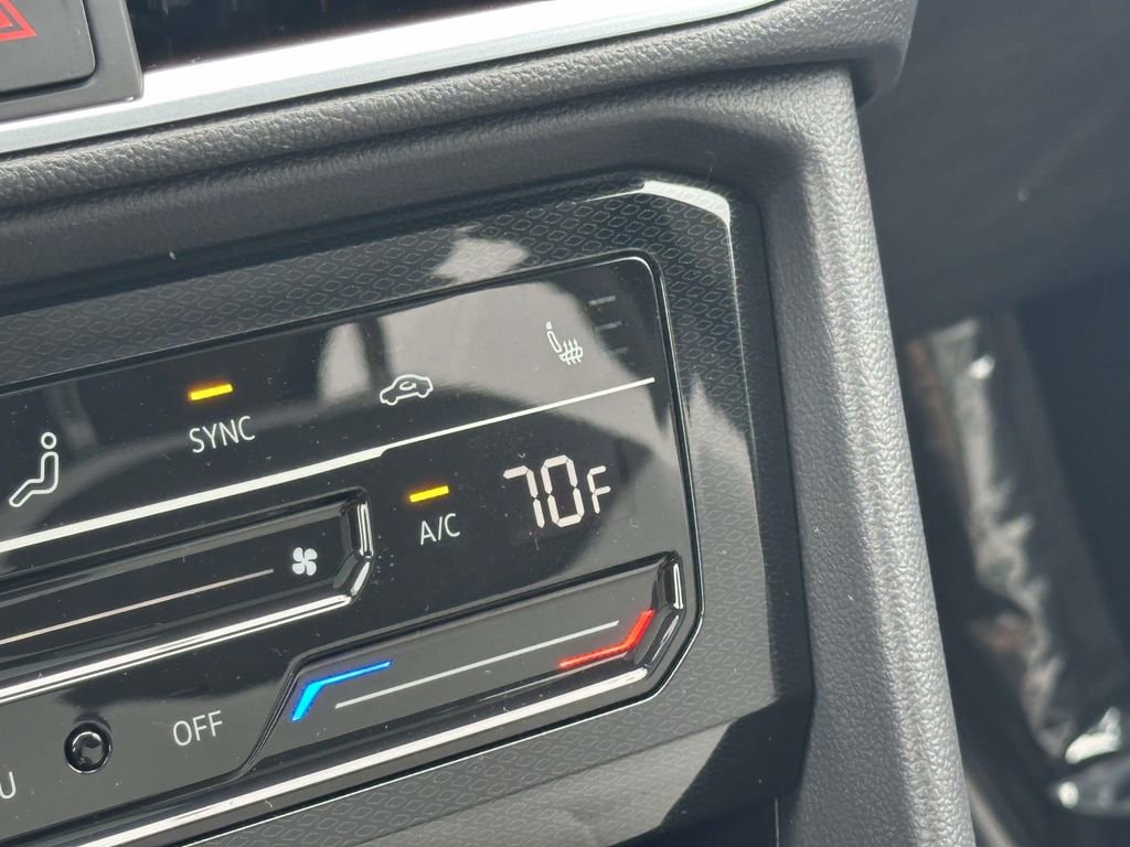 New 2026 Volkswagen Taos SE FWD image 22