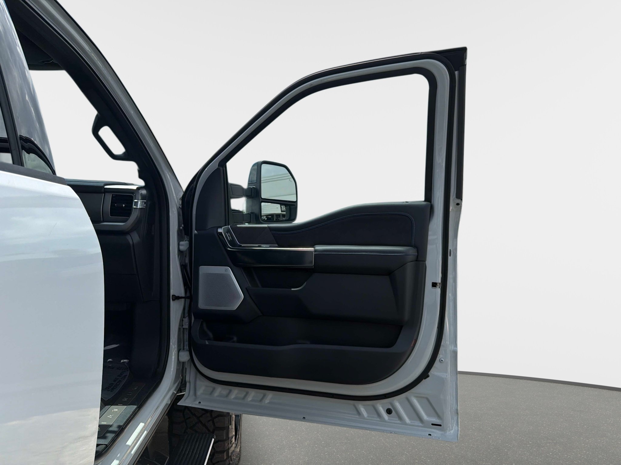 Used 2025 Ford F250 Platinum AWD/4WD image 15
