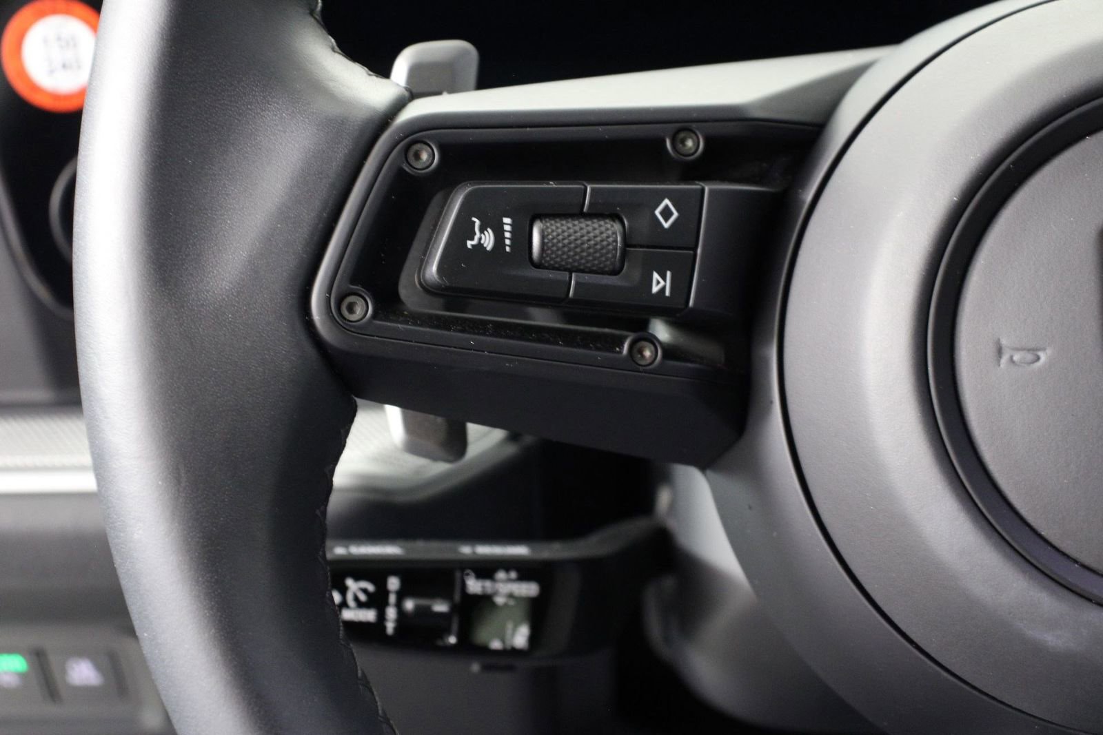 Certified 2025 Porsche Cayenne Coupe image 14