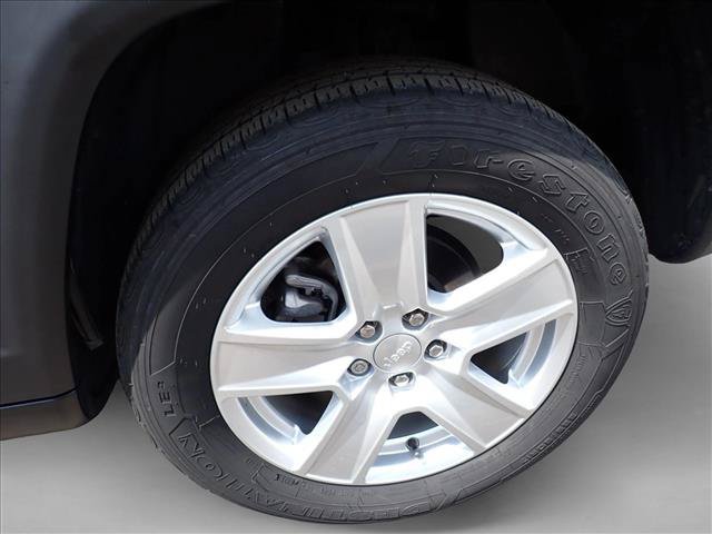Used 2022 Jeep Compass Latitude w/ Convenience Group AWD/4WD image 3