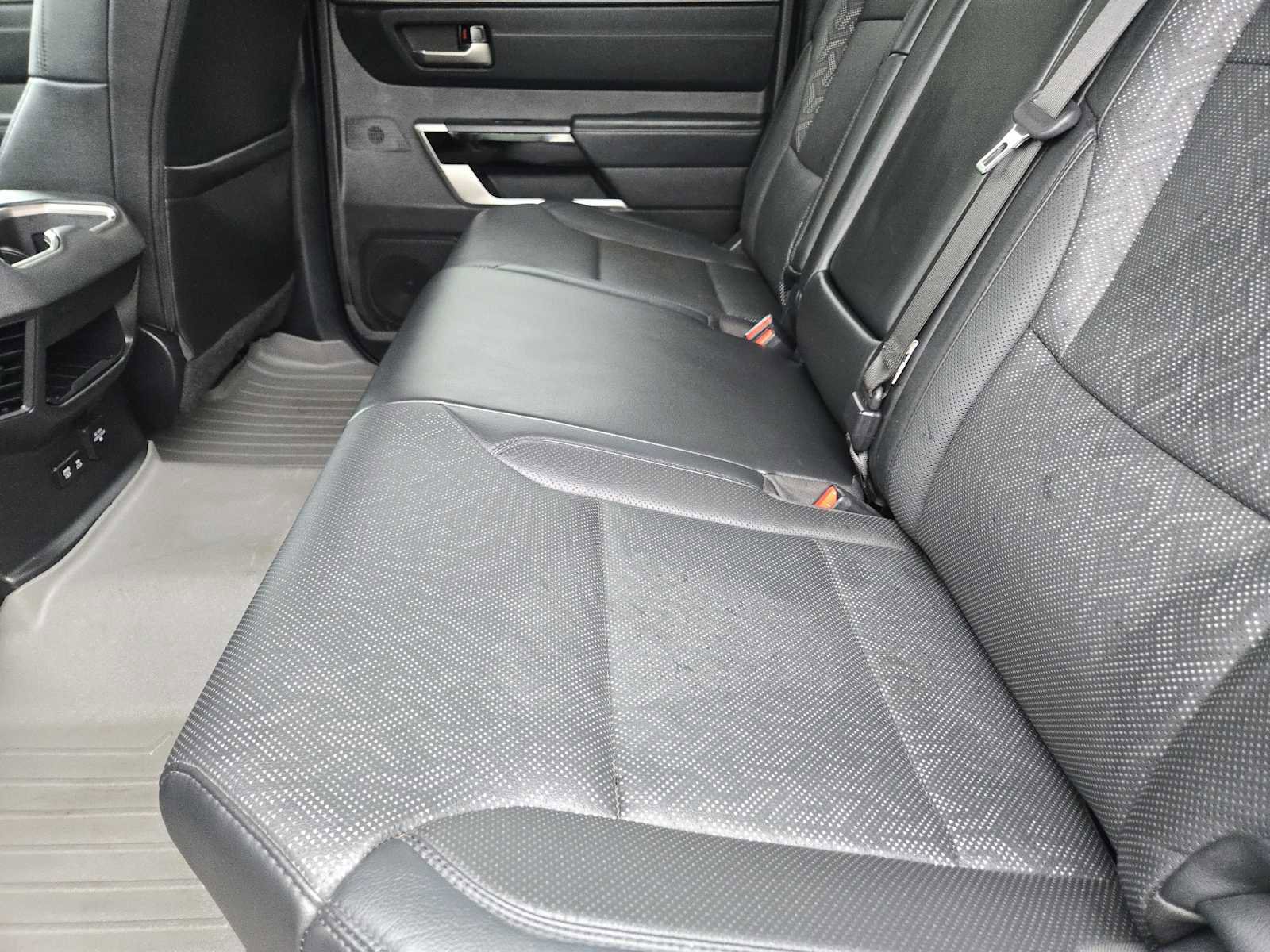 Used 2024 Toyota Tundra Limited AWD/4WD image 30