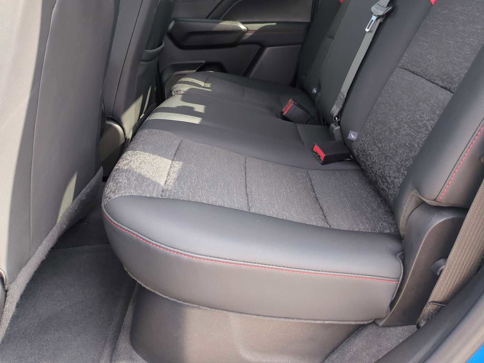 Used 2023 Chevrolet Colorado Z71 w/ Z71 Convenience Package 2 image 25