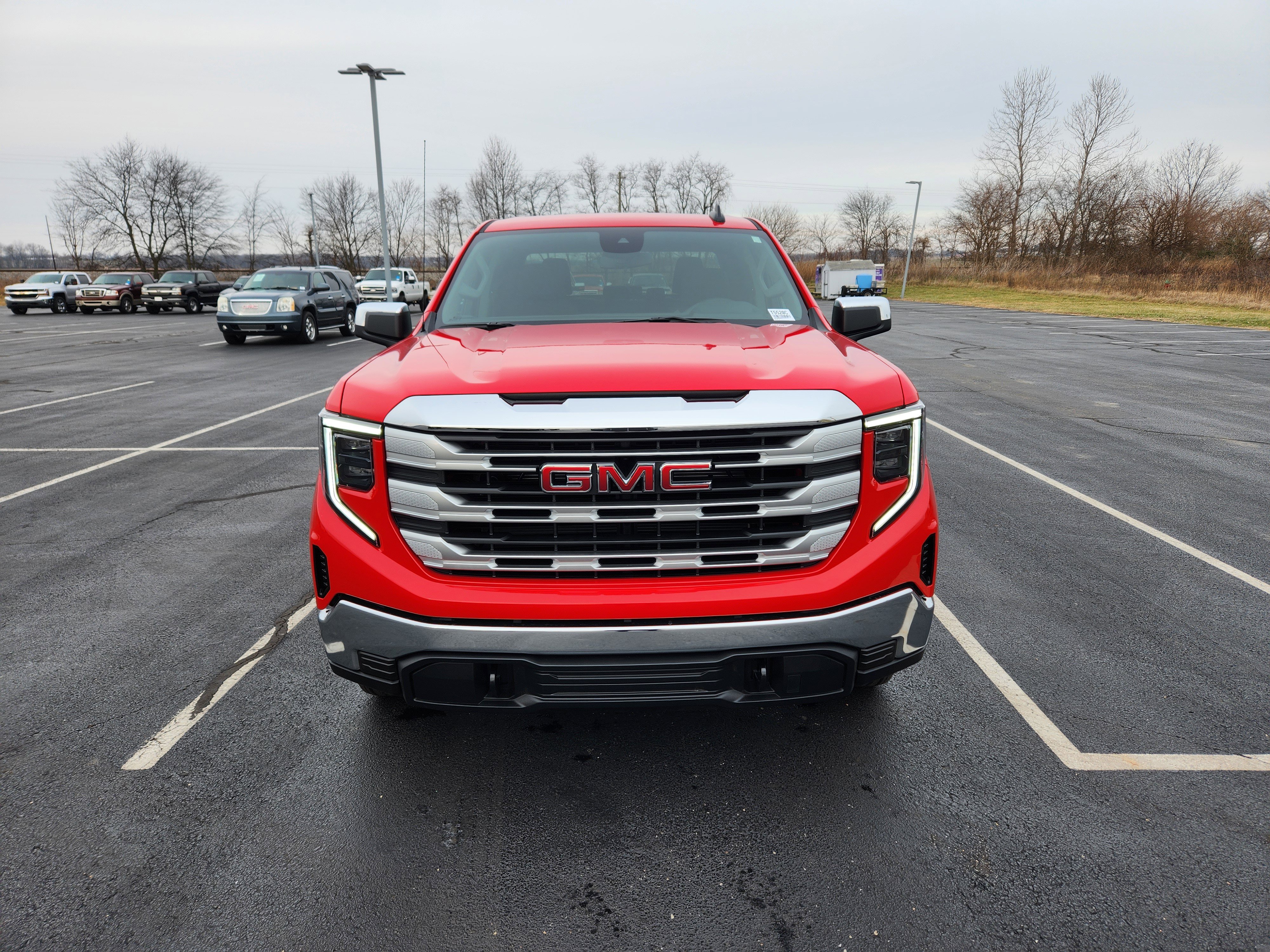New 2026 GMC Sierra 1500 SLE image 2
