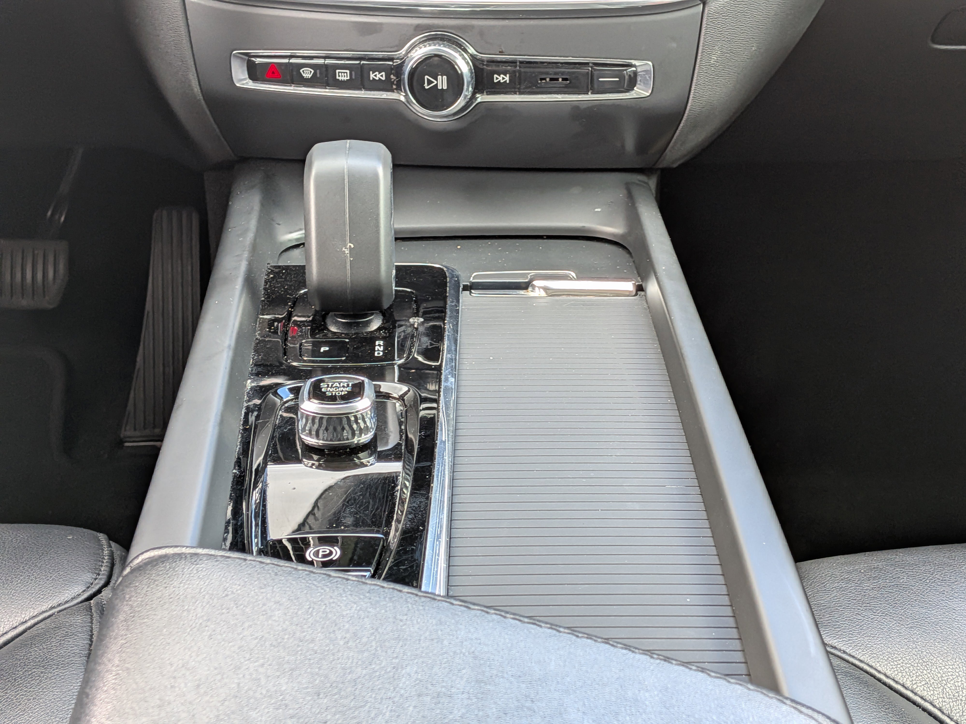 Used 2024 Volvo S60 B5 Core image 19