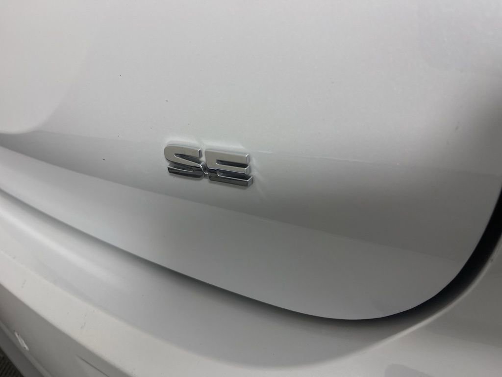 Used 2025 Mitsubishi Outlander SE image 4