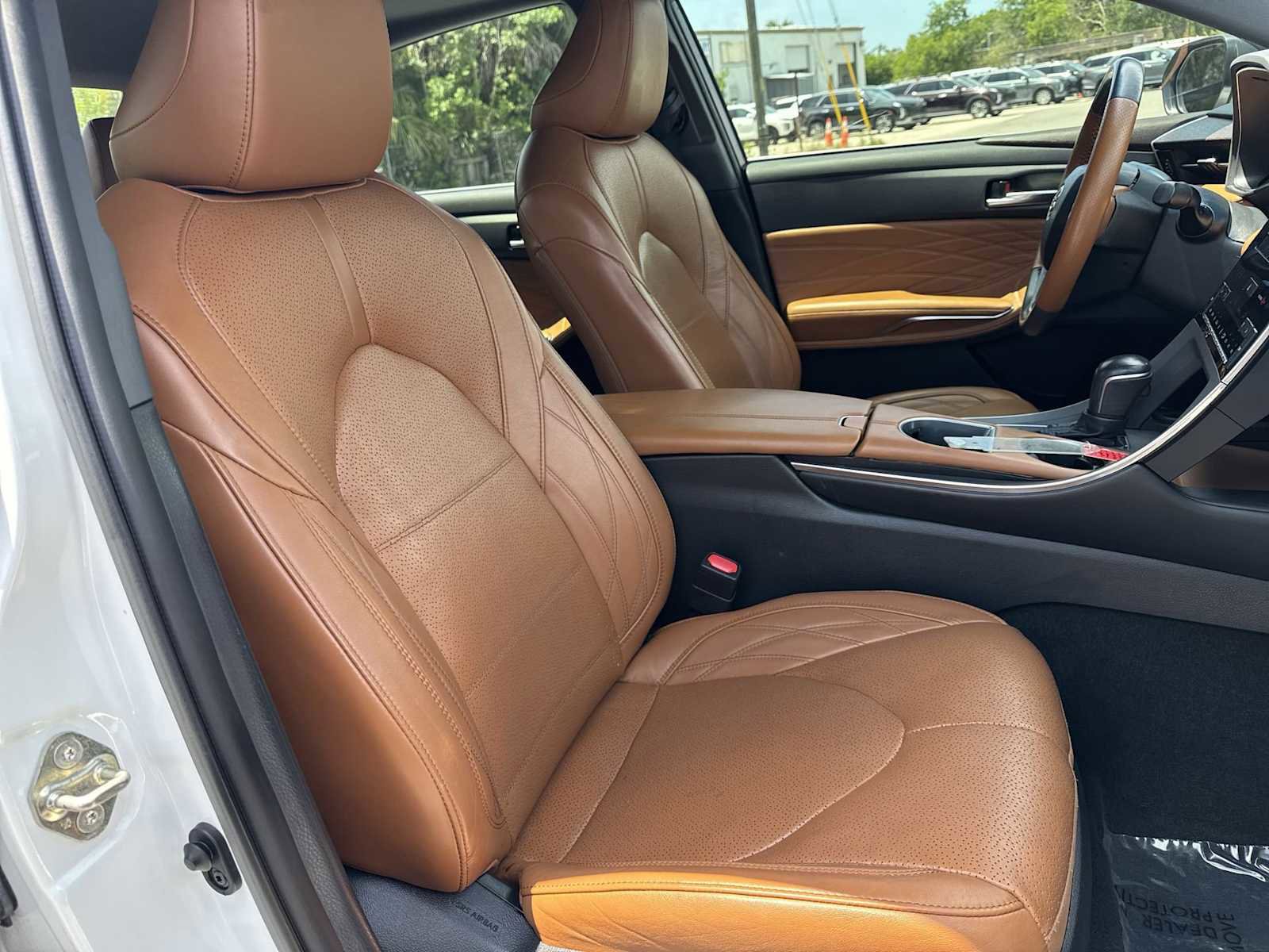Used 2020 Toyota Avalon Limited FWD image 21