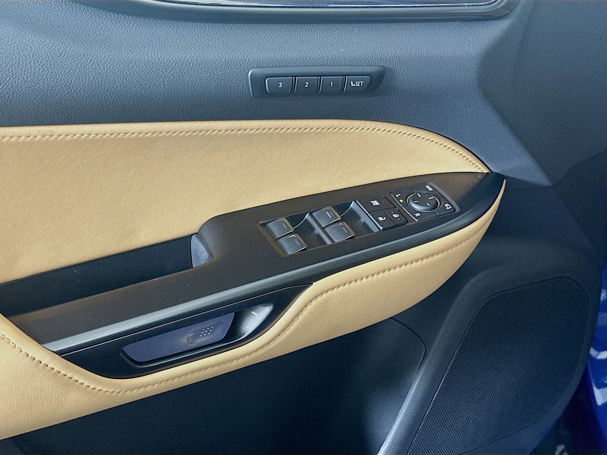Used 2025 Lexus NX 250 FWD w/ Accessory Package (Z1) image 15