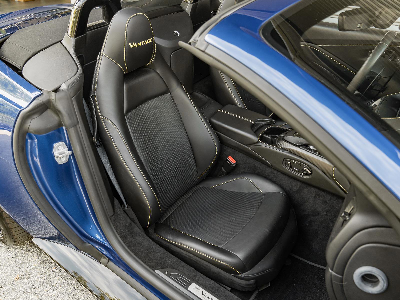 Used 2021 Aston Martin V8 Vantage Roadster image 4