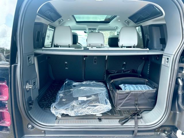 New 2025 Land Rover Defender 110 X-Dynamic SE image 35