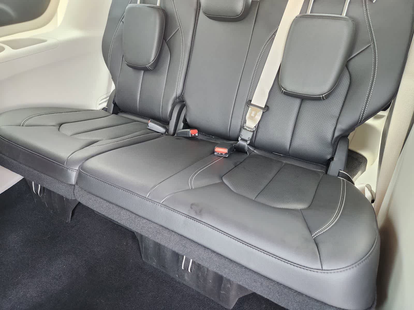 Used 2022 Chrysler Pacifica Touring-L FWD image 29