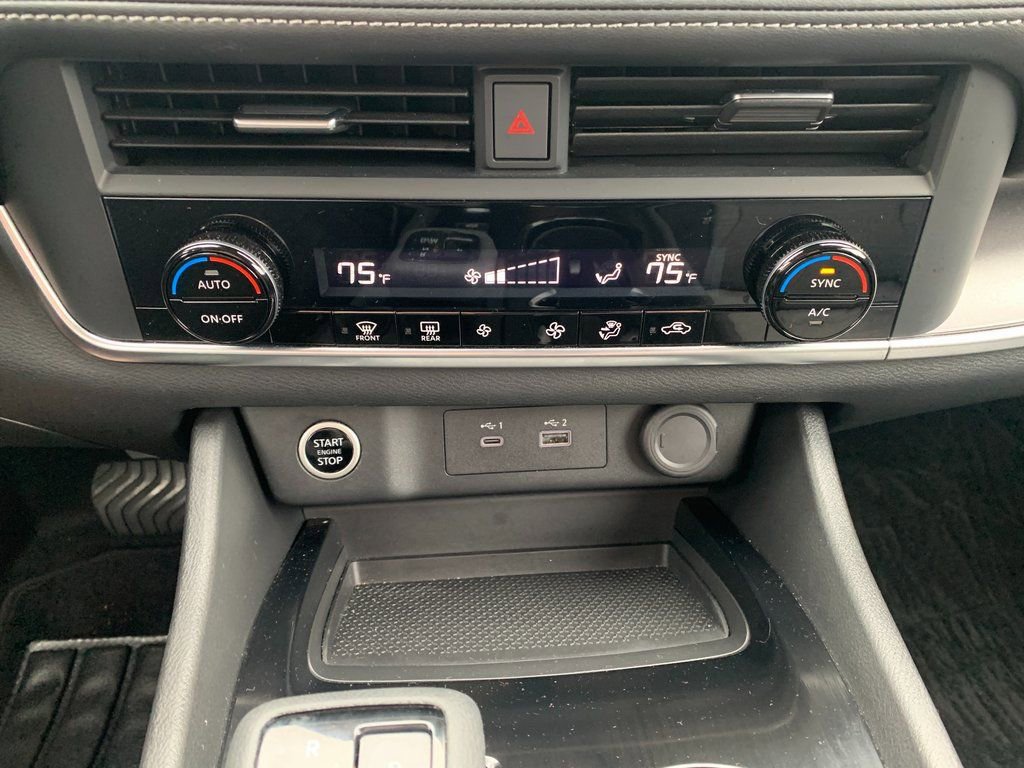 Used 2023 Nissan Rogue SV image 17