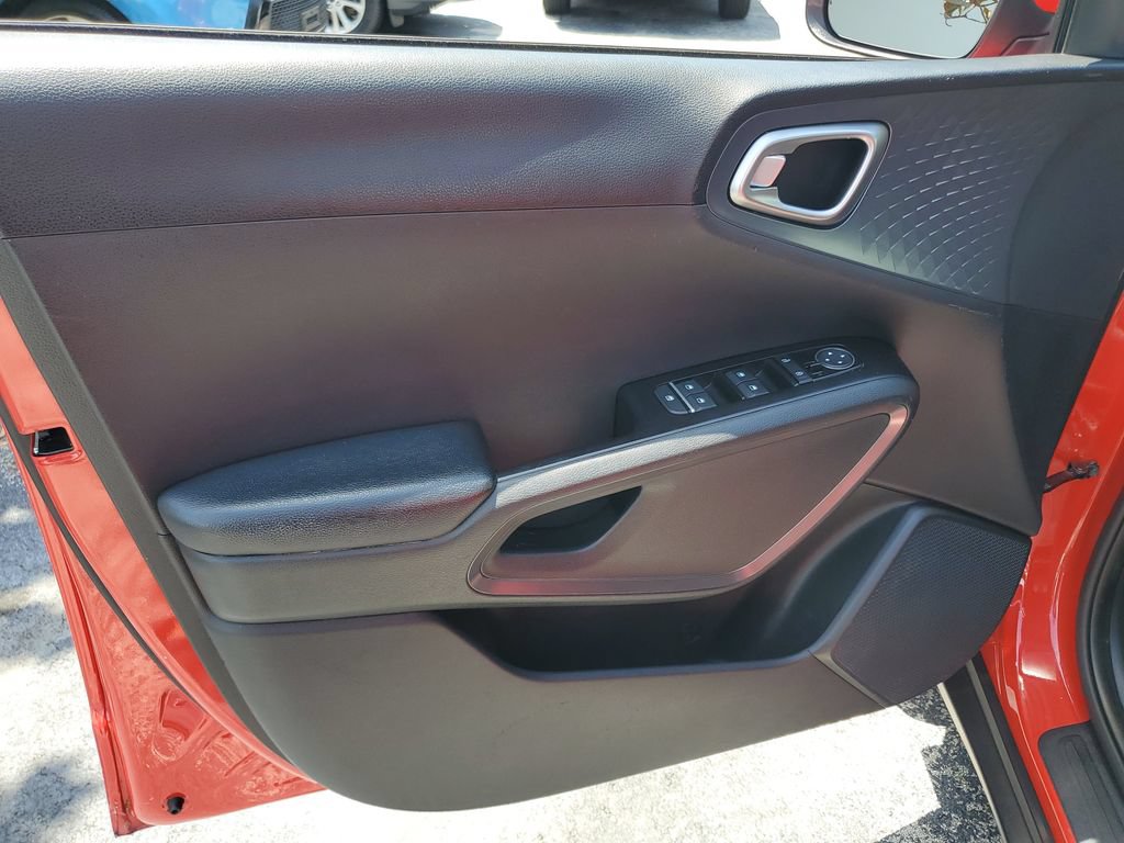 Used 2020 Kia Soul S FWD image 16