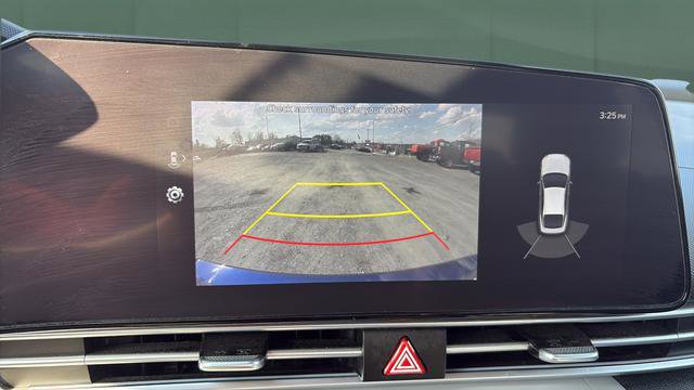 Used 2023 Hyundai Elantra Limited image 16