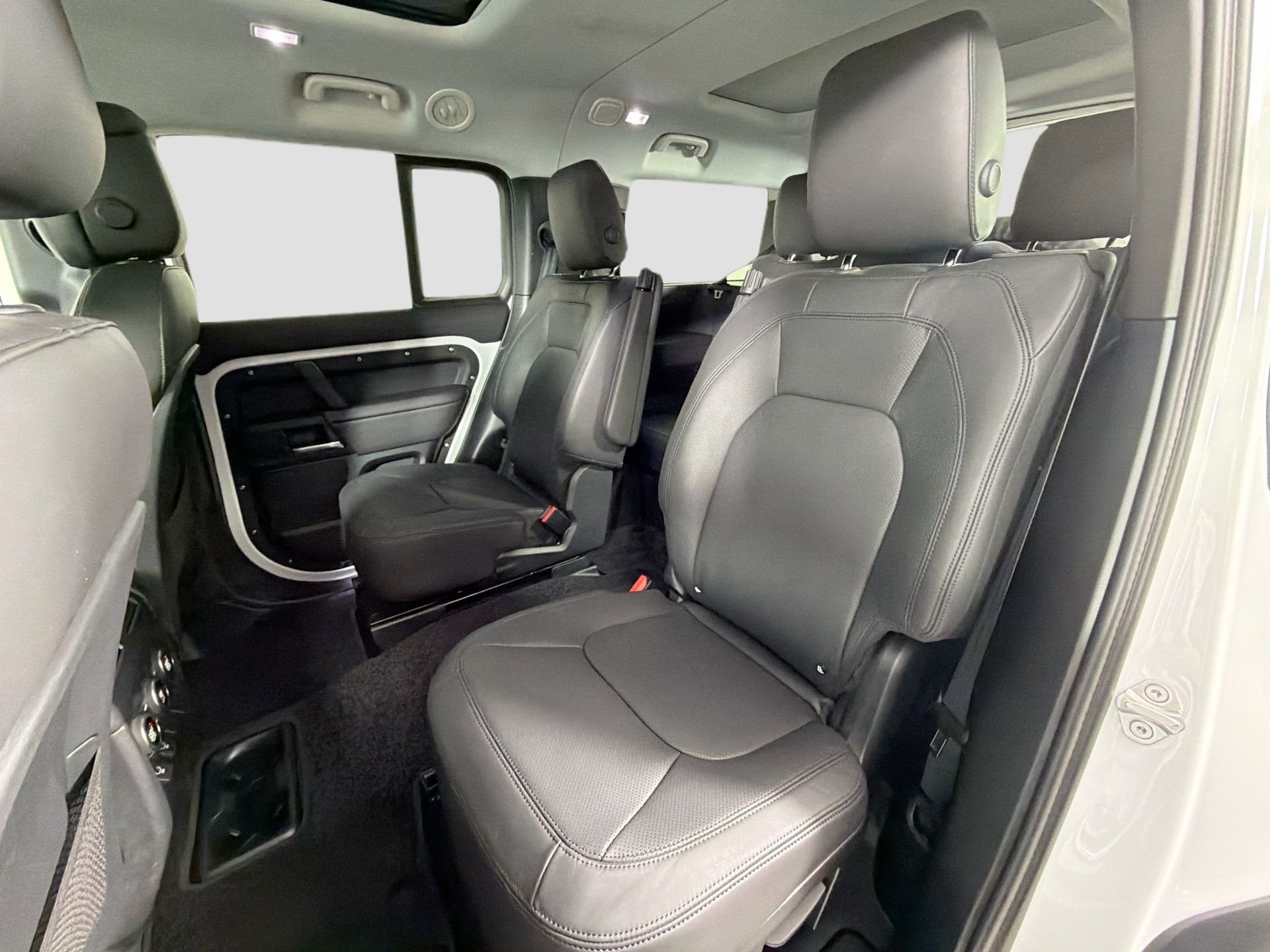 Certified 2025 Land Rover Defender 130 S image 27