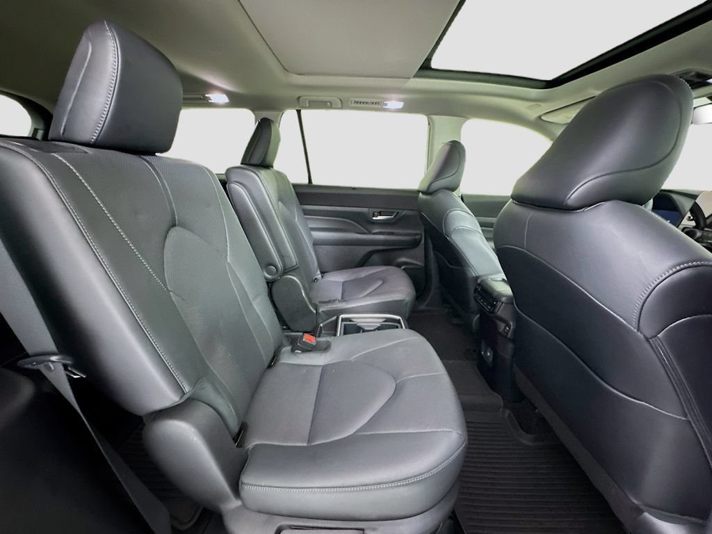Used 2024 Toyota Grand Highlander AWD image 28