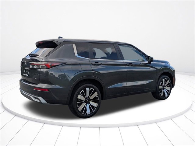 New 2025 Mitsubishi Outlander SE image 3