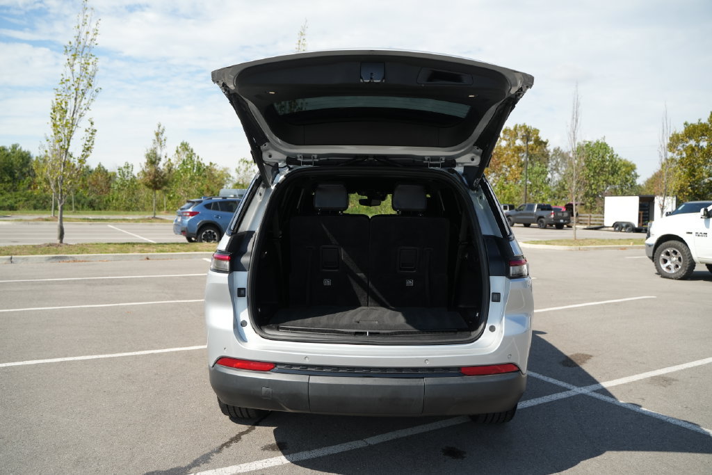 Used 2021 Jeep Grand Cherokee L Laredo RWD image 19
