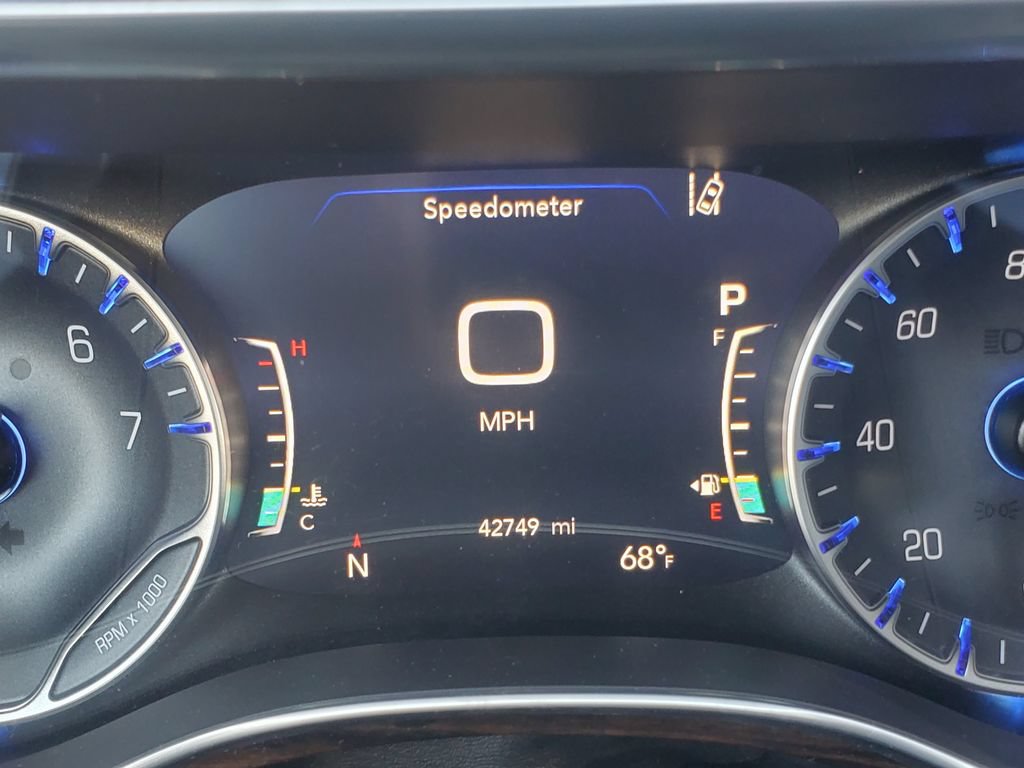 Used 2022 Chrysler Pacifica Limited AWD/4WD image 10