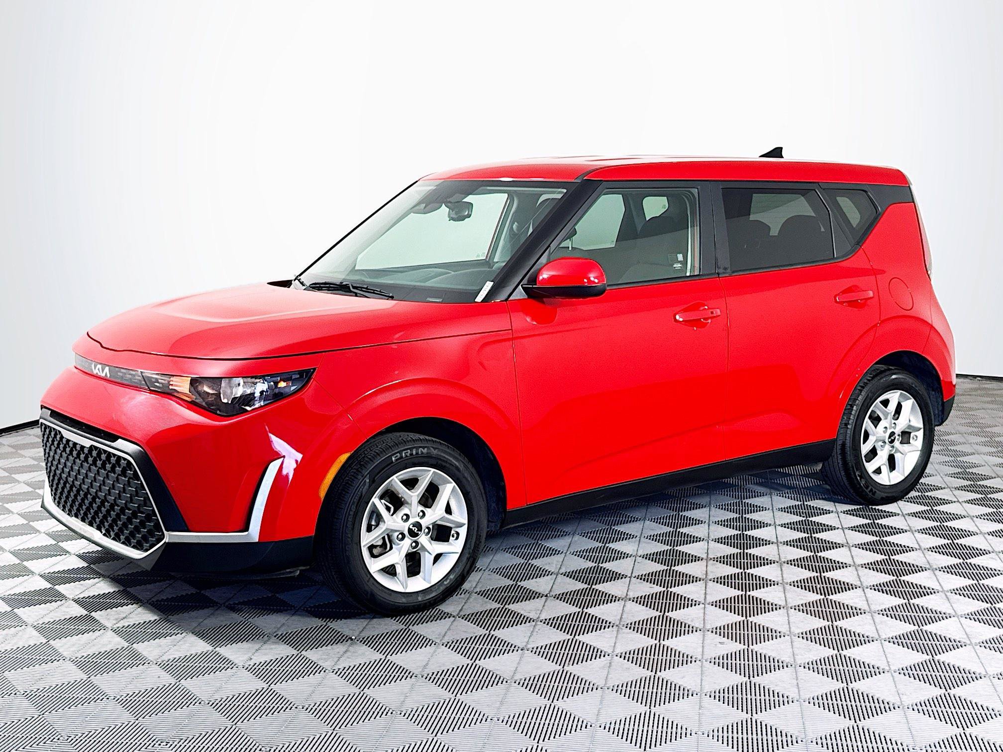 Used 2025 Kia Soul S FWD image 4