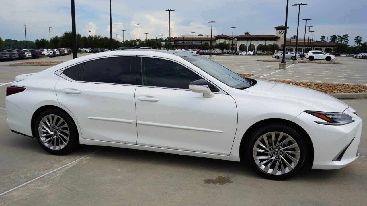 Certified 2022 Lexus ES 350 Ultra Luxury w/ Accessory Package 2 FWD image 4