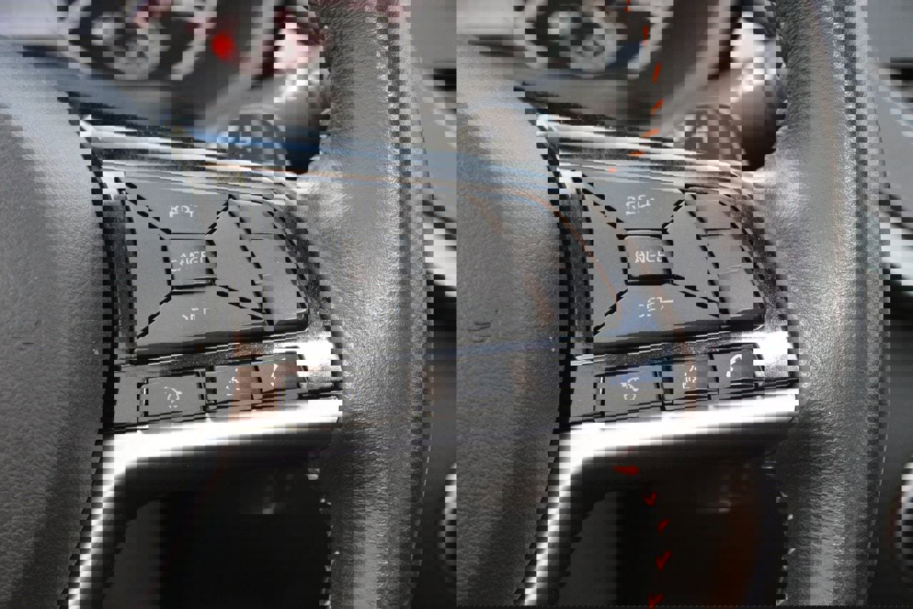 Used 2025 Nissan Altima 2.5 SR image 13