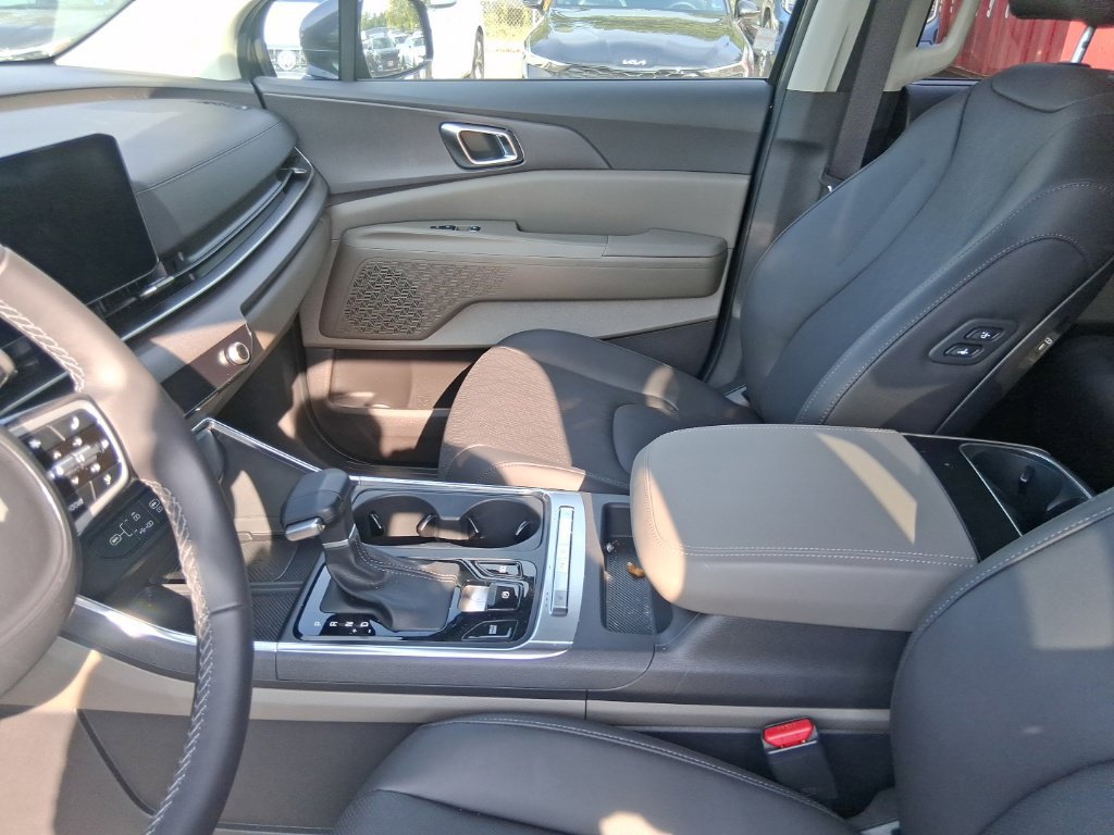 Certified 2026 Kia Carnival EX FWD image 14