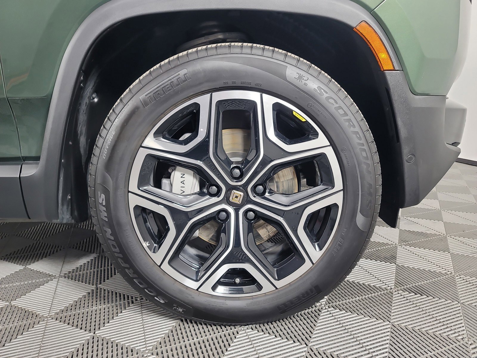 Used 2025 Rivian R1T Adventure image 11