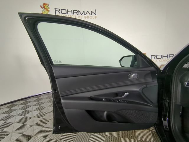 New 2026 Hyundai Elantra Limited FWD image 17