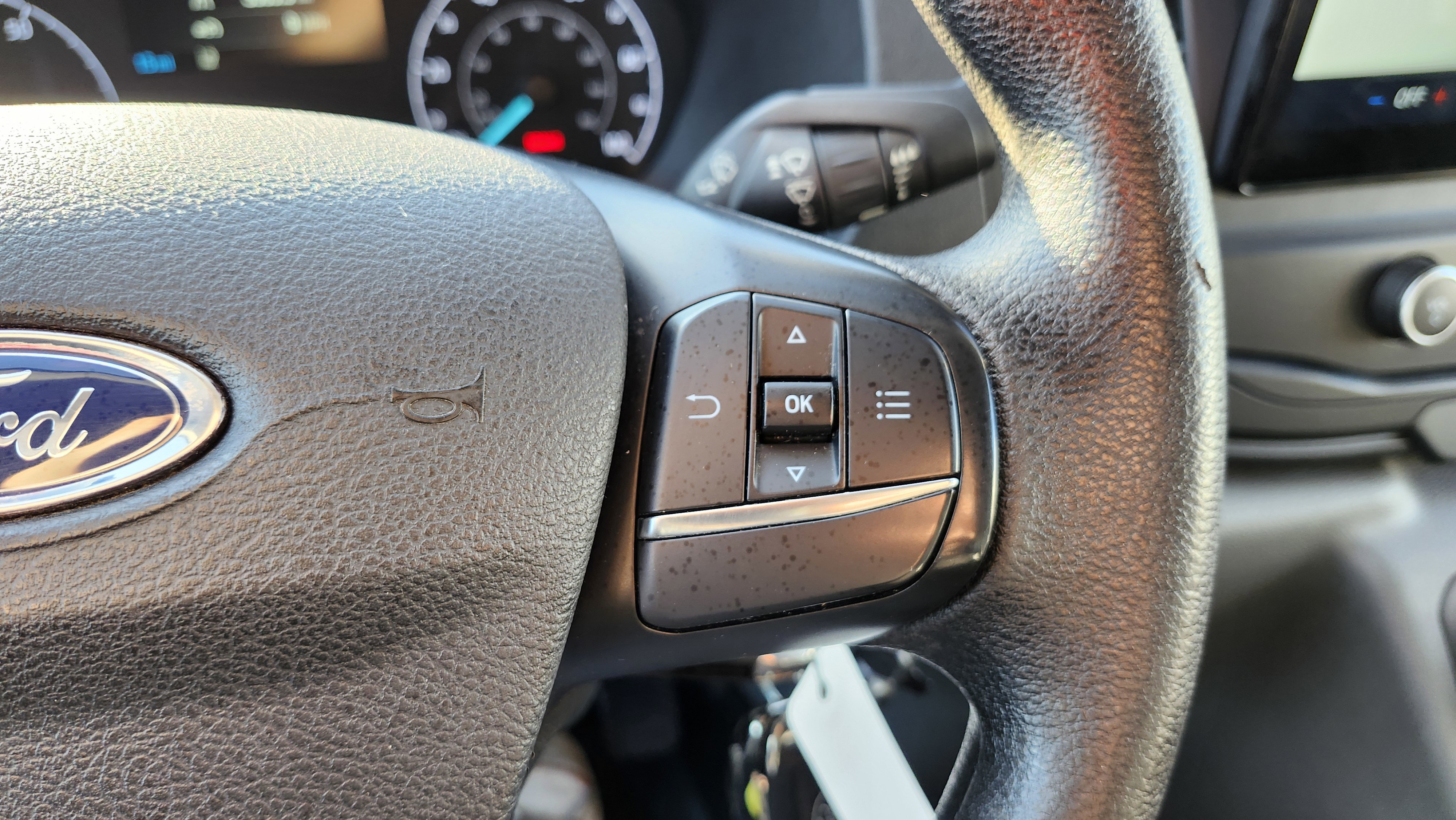 Used 2022 Ford E-Transit 148 High Roof Extended image 31