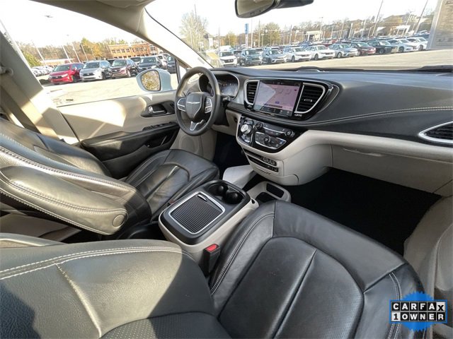 Used 2022 Chrysler Pacifica Touring-L image 26