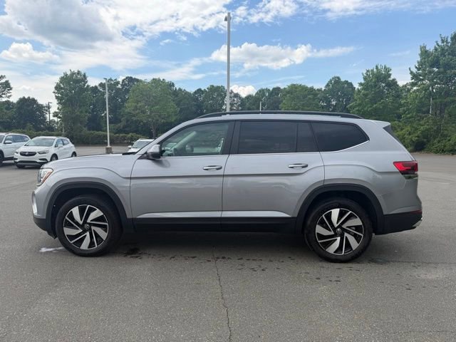 Used 2025 Volkswagen Atlas SE FWD image 2