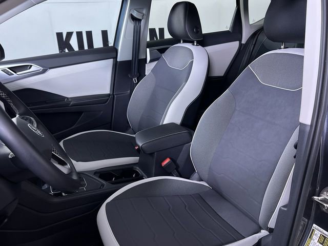 Used 2025 Volkswagen Taos SE image 11