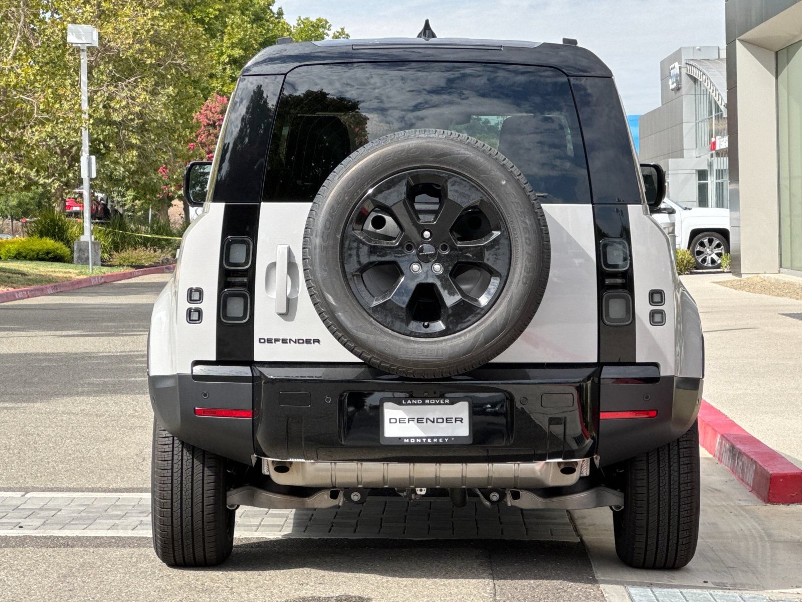 New 2026 Land Rover Defender 110 S AWD/4WD image 5