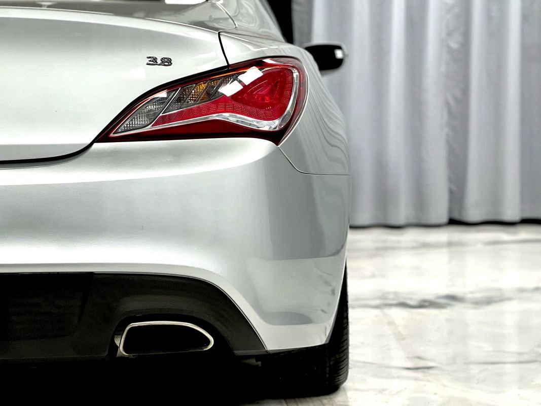 Used 2015 Hyundai Genesis 3.8 image 24