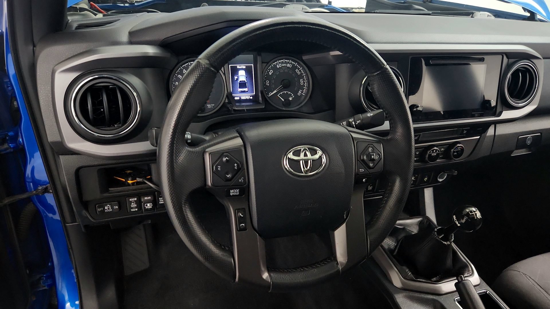 Used 2017 Toyota Tacoma TRD Sport AWD/4WD image 18
