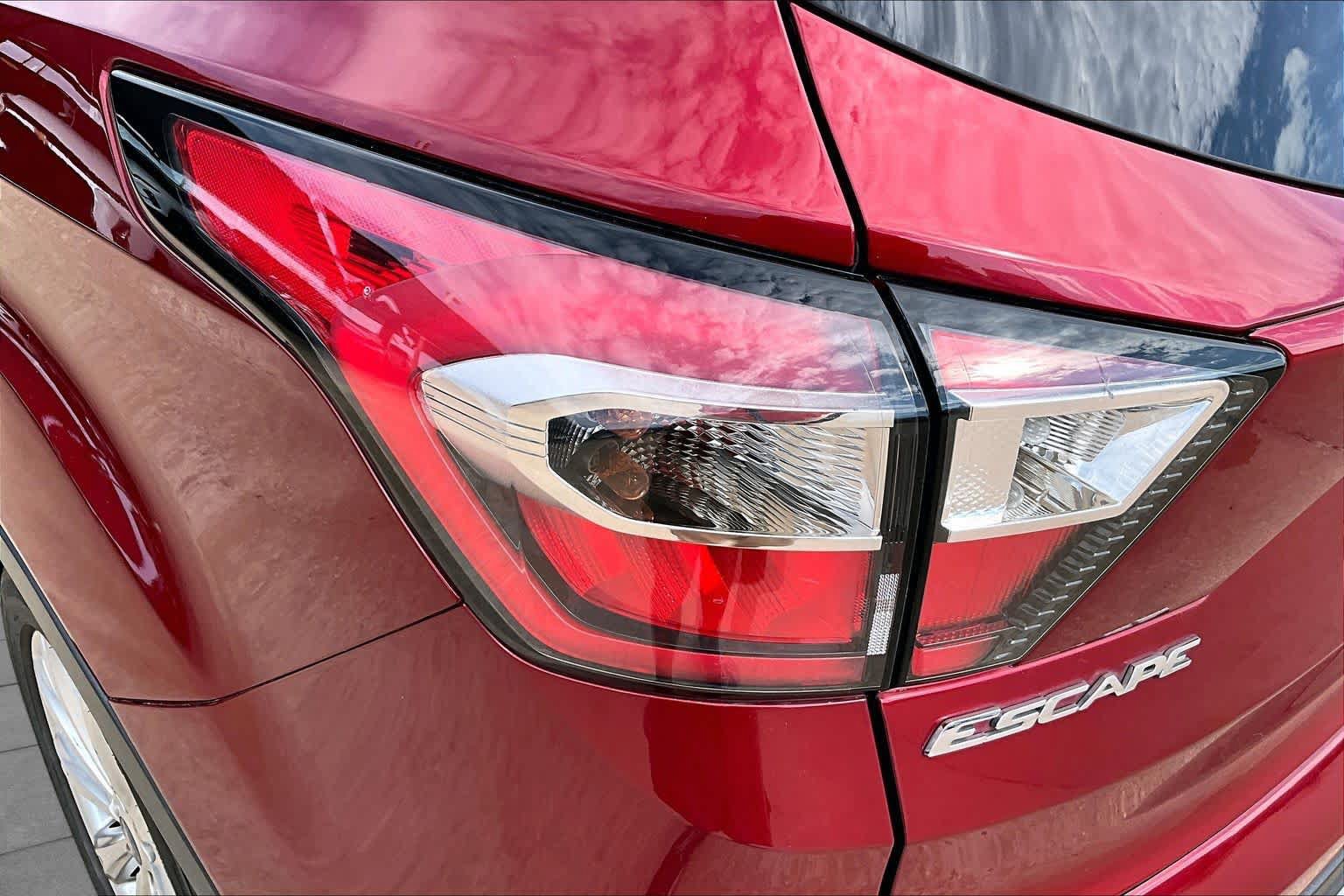 Used 2017 Ford Escape Titanium FWD image 28