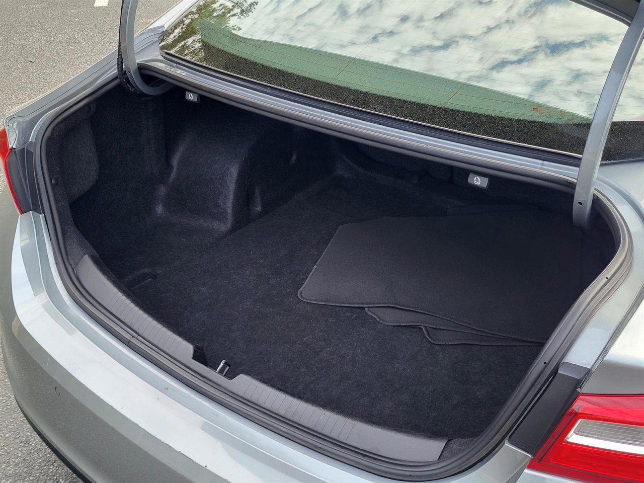 Used 2024 Chevrolet Malibu LT image 4